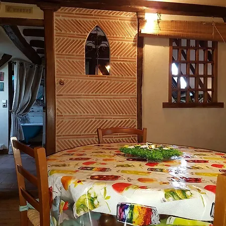 Le Petit Logis De Tinténiac *