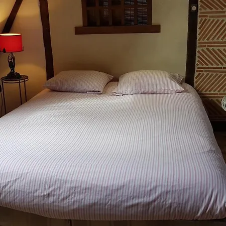 Le Petit Logis De Tinténiac Apartamento *